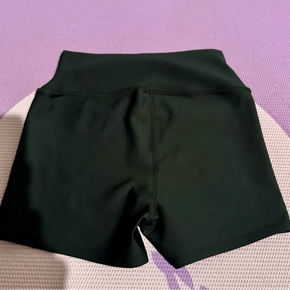 ALO Yoga Women's Airlift High Waist Black Shorts. Size Small.